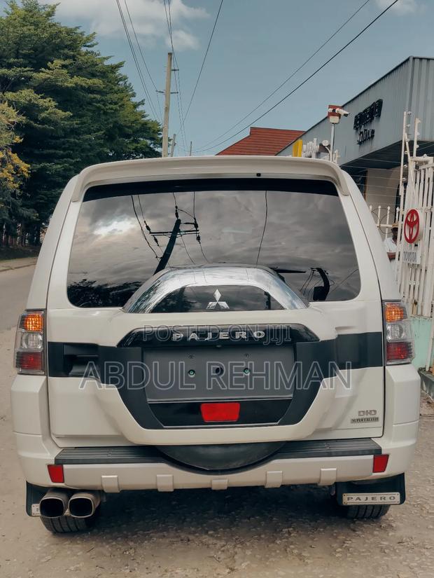 Mitsubishi Pajero V90 3.2 DI-D 2014 White
