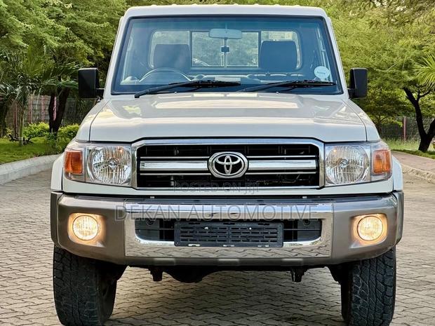 Toyota Land Cruiser 4.0 V6 GXR 2016 White