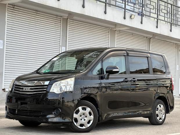 Toyota Noah 2011 Black