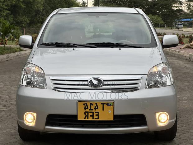 Toyota Raum 2008 Silver