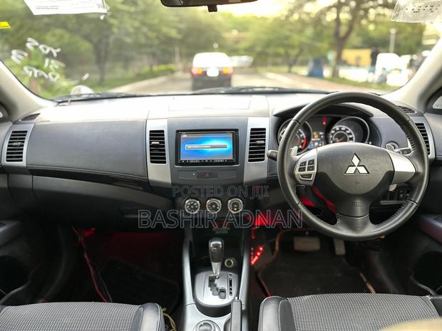Mitsubishi Outlander Sport SE 2011 White