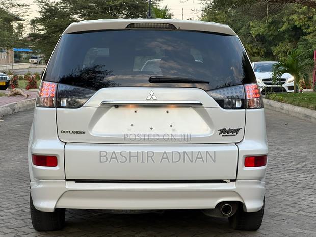 Mitsubishi Outlander Sport SE 2011 White