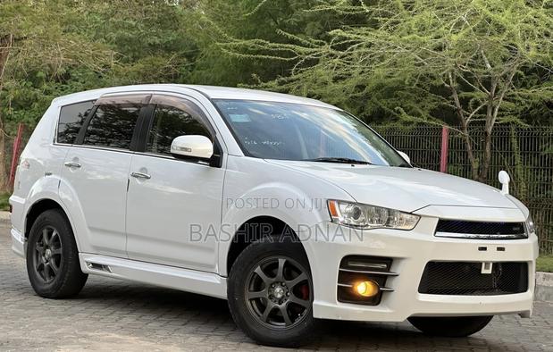 Mitsubishi Outlander Sport SE 2011 White
