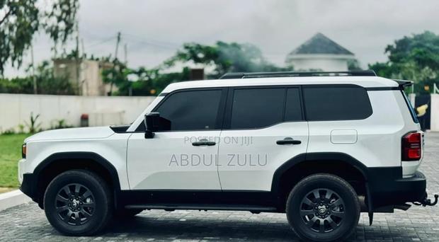 Toyota Land Cruiser Prado 2024 White