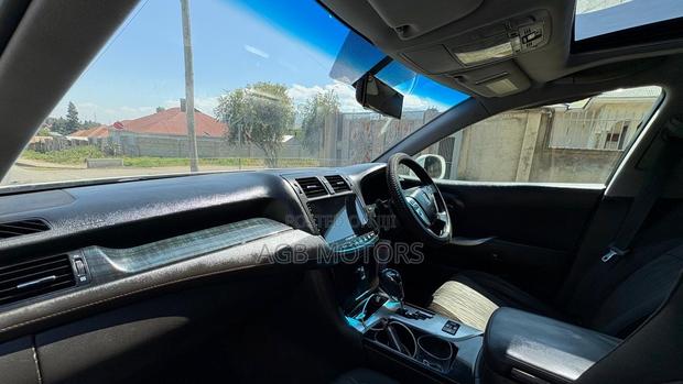 Toyota Crown 2009 White