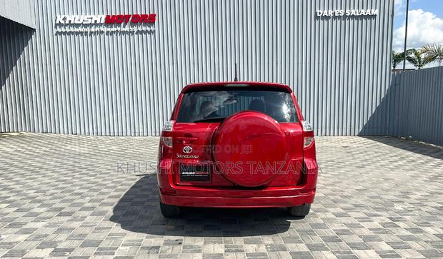 Toyota Vanguard 2009 Red