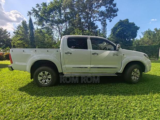 Toyota Hilux 2.5 Cab 2005 White