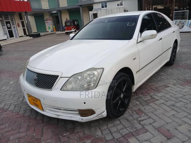Toyota Crown 2006 White