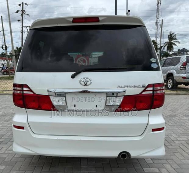 Toyota Alphard 2.4 Petrol FWD 2007 White