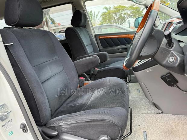 Toyota Alphard 2.4 Petrol FWD 2007 White