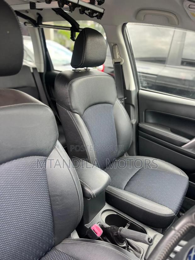 Subaru Forester 2.5i PZEV 4dr SUV AWD (2.5L 4cyl CVT) 2014 Black