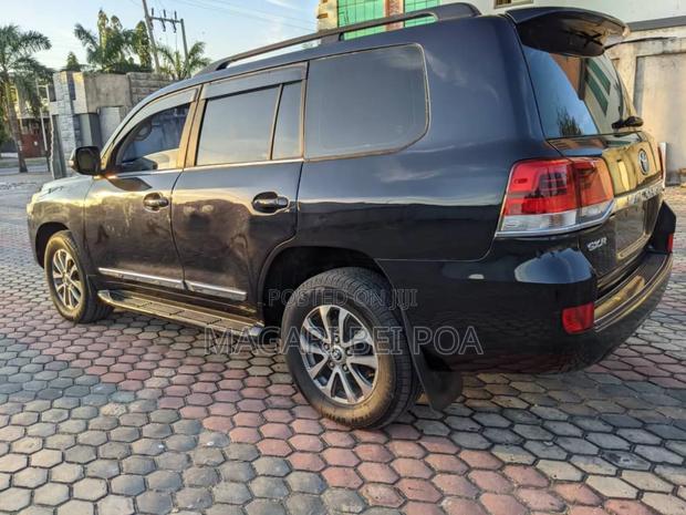 Toyota Land Cruiser 2010 Black