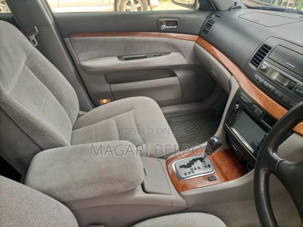 Toyota Mark II Qualis 2002 Brown
