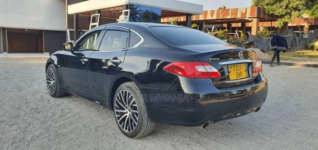 Nissan Fuga 2011 Black