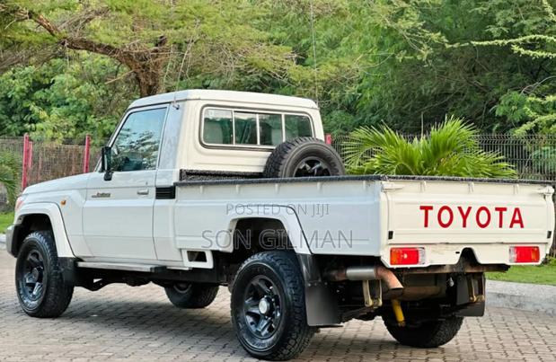 Toyota Land Cruiser 2016 Pearl