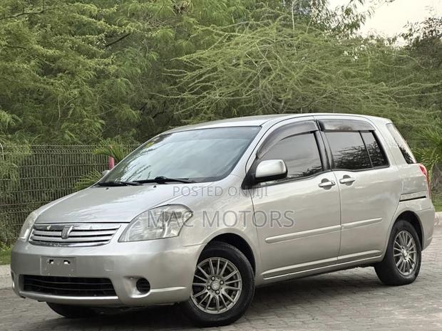 Toyota Raum 1.5 FWD 2008 Silver