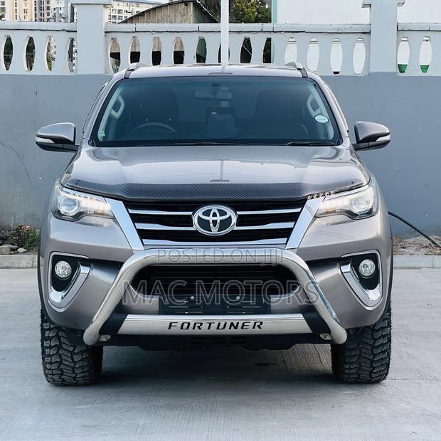 Toyota Fortuner 2.8 D AWD 2017 Silver