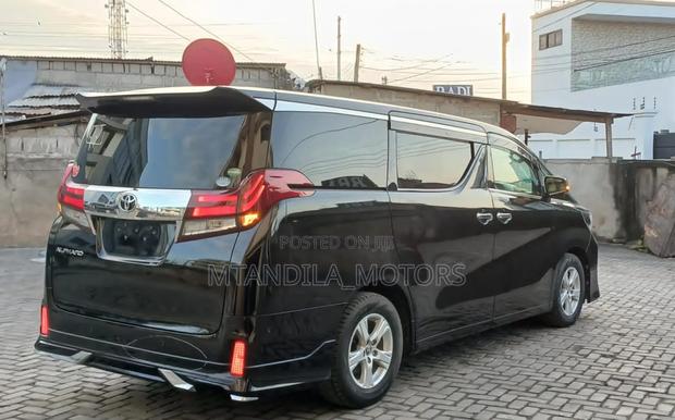 Toyota Alphard 2.5 Hybrid AWD 2016 Black