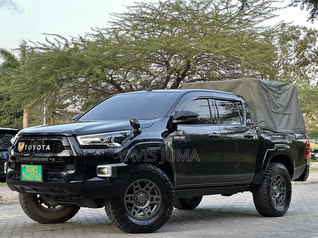 Toyota Hilux 2022 Black