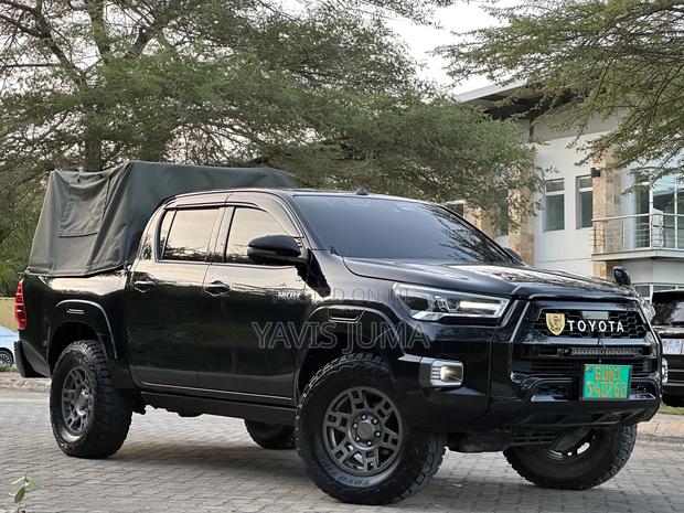 Toyota Hilux 2022 Black
