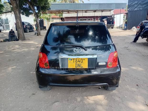 Toyota IST 2005 Black