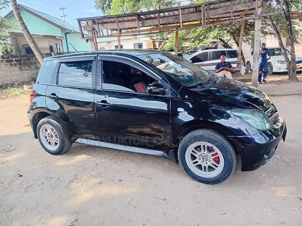 Toyota IST 2005 Black