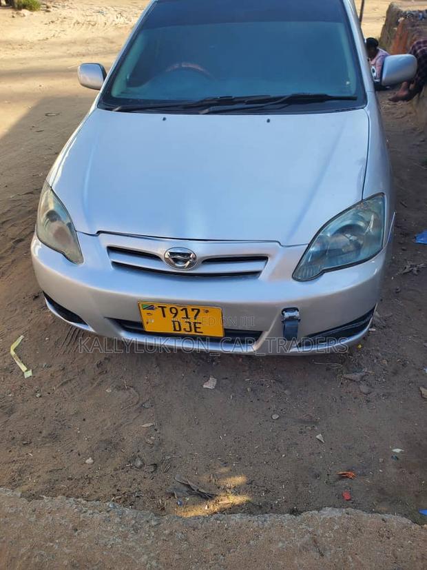 Toyota Corolla RunX 2005 Silver
