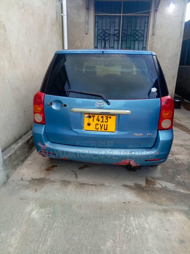 Toyota Crown 2004 Blue