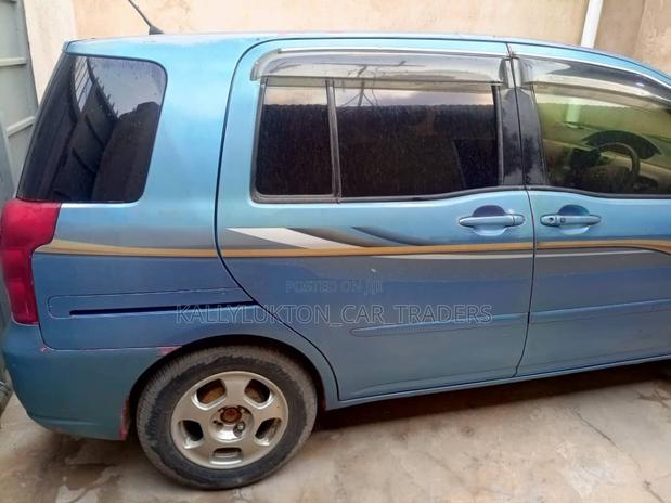 Toyota Crown 2004 Blue