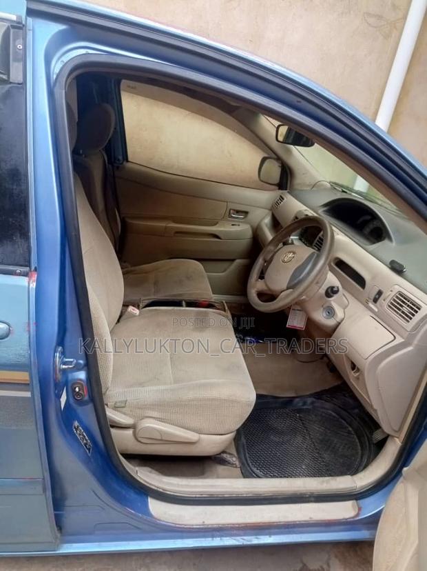 Toyota Crown 2004 Blue