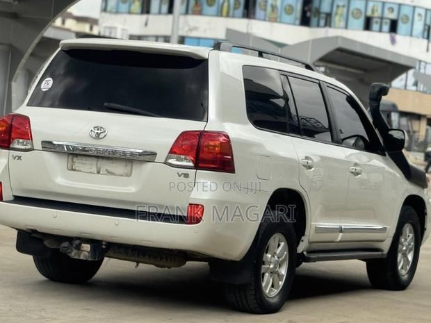 Toyota Land Cruiser 2012 White