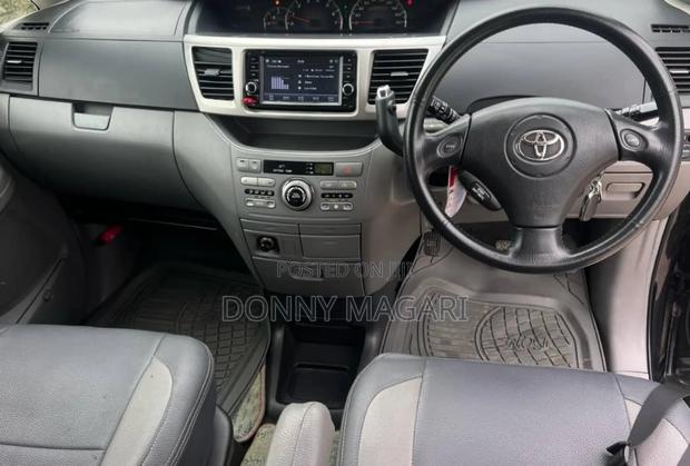 Toyota Noah 2004 Black