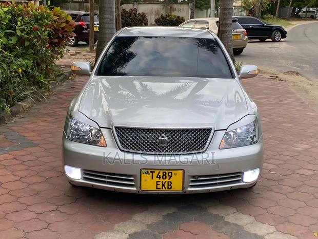 Toyota Crown 2006 Silver