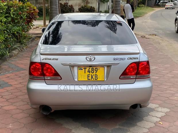 Toyota Crown 2006 Silver