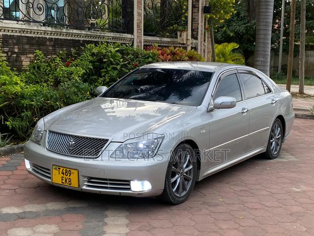 Toyota Crown 2006 Silver