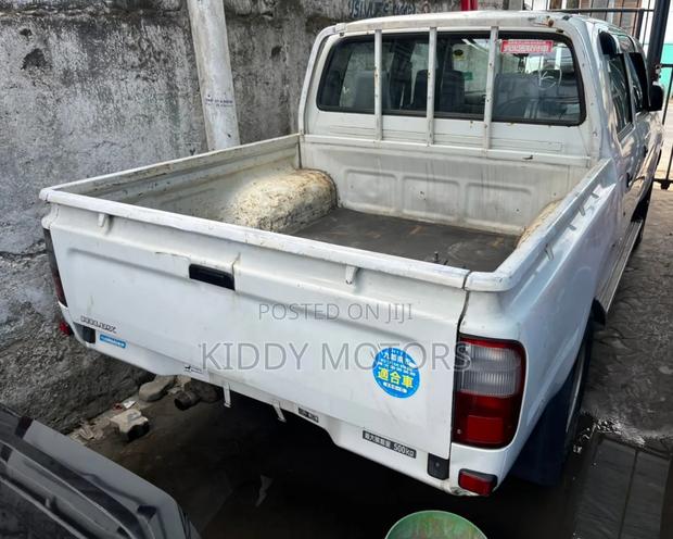 Toyota Hilux 2003 White