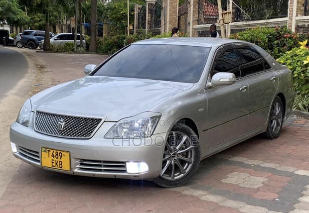 Toyota Crown 2006 Silver