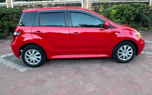Toyota IST 2005 Red