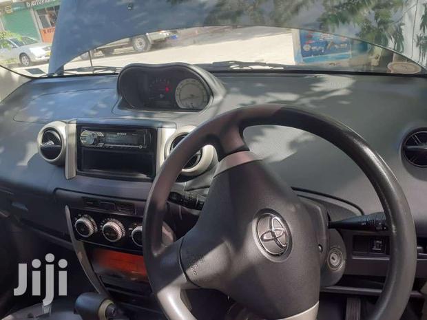 Toyota IST 2004 Black
