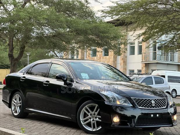 Toyota Crown 2012 Black