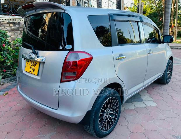 Toyota Ractis 2007 Silver