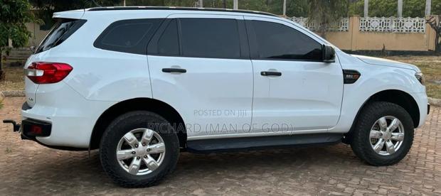 Ford Everest 2018 White