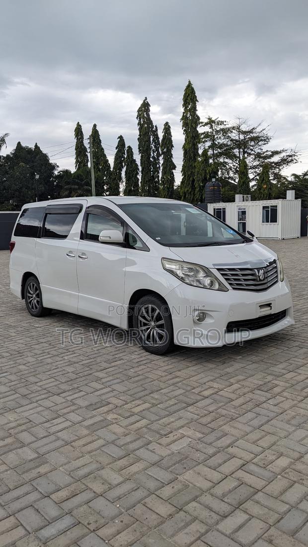 Toyota Alphard 2.4 Petrol FWD 2011 White