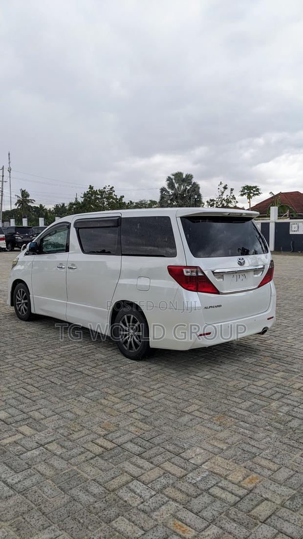 Toyota Alphard 2.4 Petrol FWD 2011 White