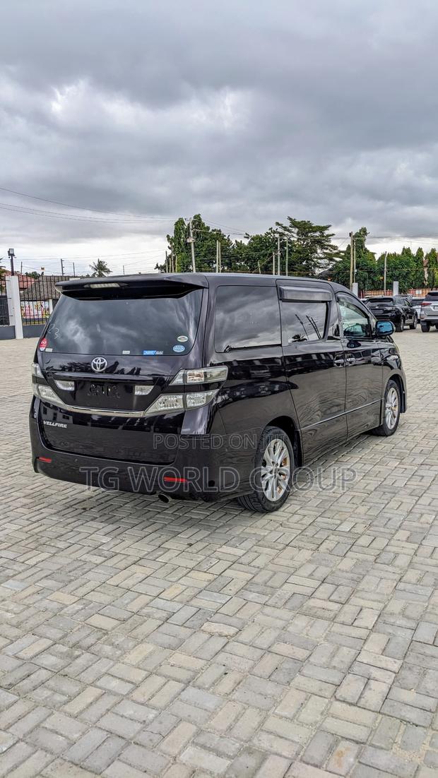 Toyota Vellfire 2010 Purple