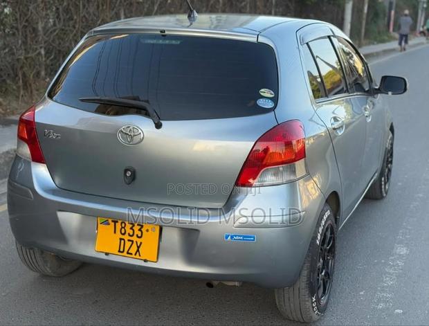 Toyota Vitz 2008 Silver