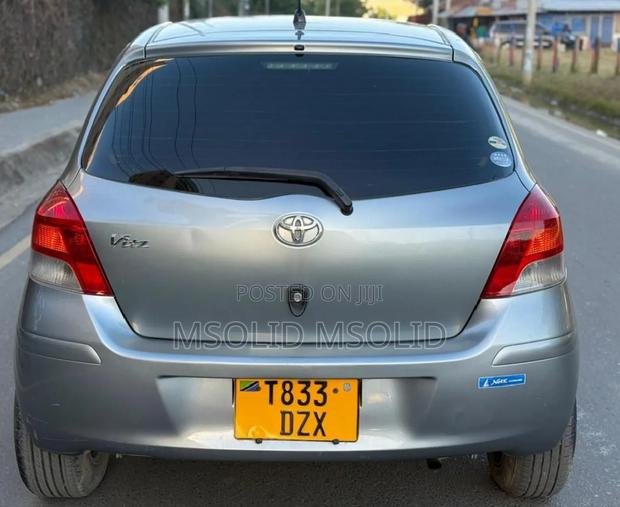 Toyota Vitz 2008 Silver