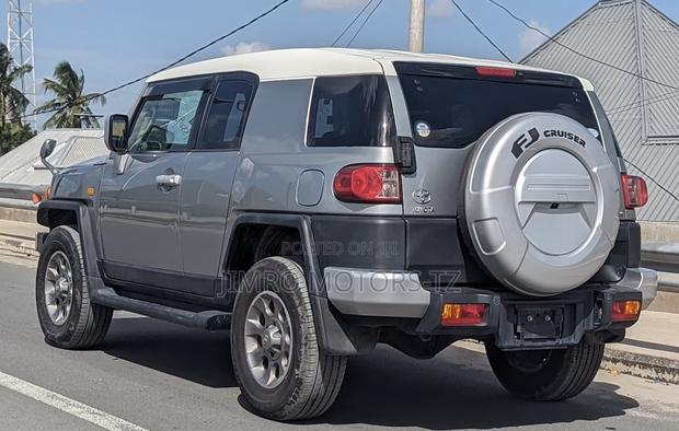Toyota Land Cruiser 2011 Gray