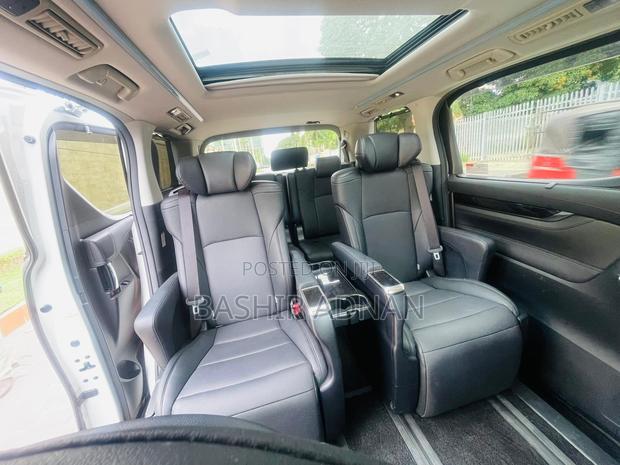 Toyota Alphard 2.5 Petrol FWD 2018 White