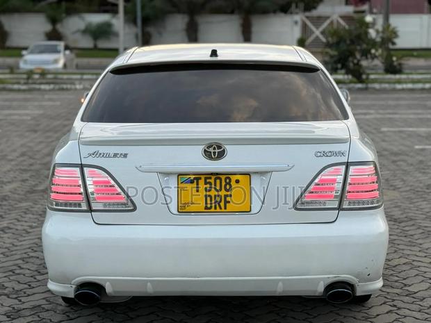 Toyota Crown 2007 White